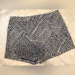 Buffalo David Bitton Black and White Patterned Women's Skort